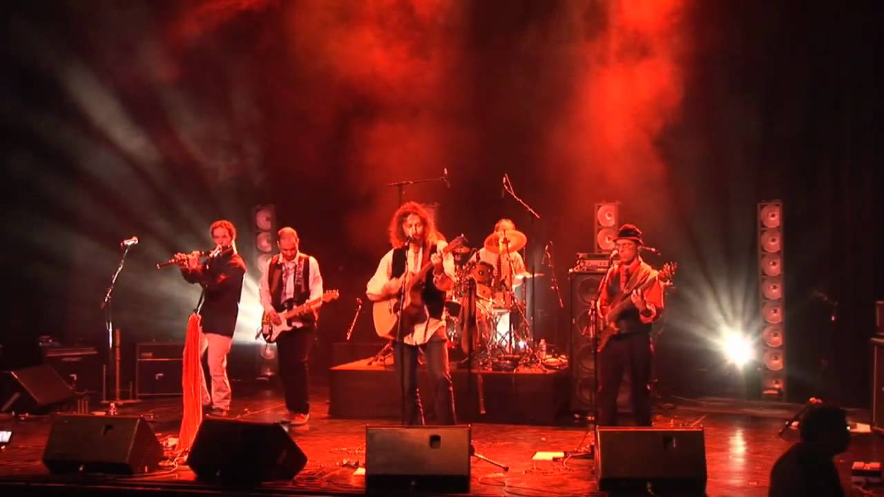 La Chèvre Rouge "La Cour du Palais"